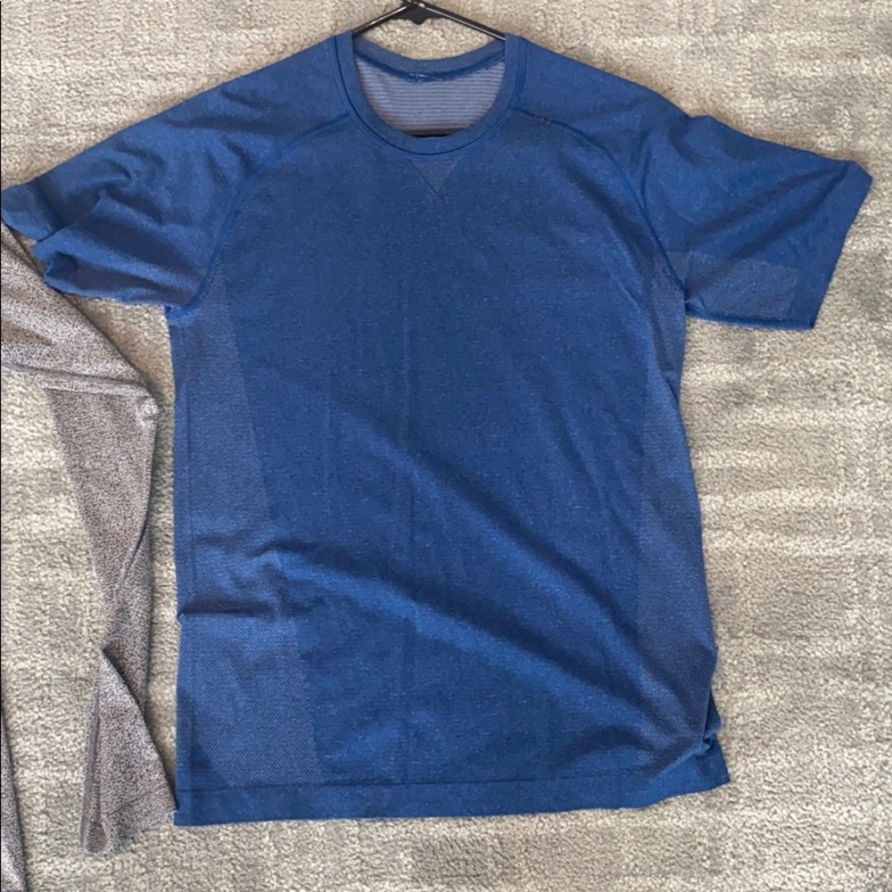 Lululemon men’s t-shirt.